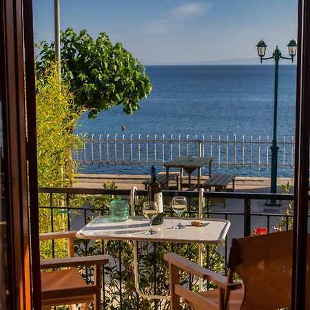 Notos Sea Front Apartment Glossa Exterior foto