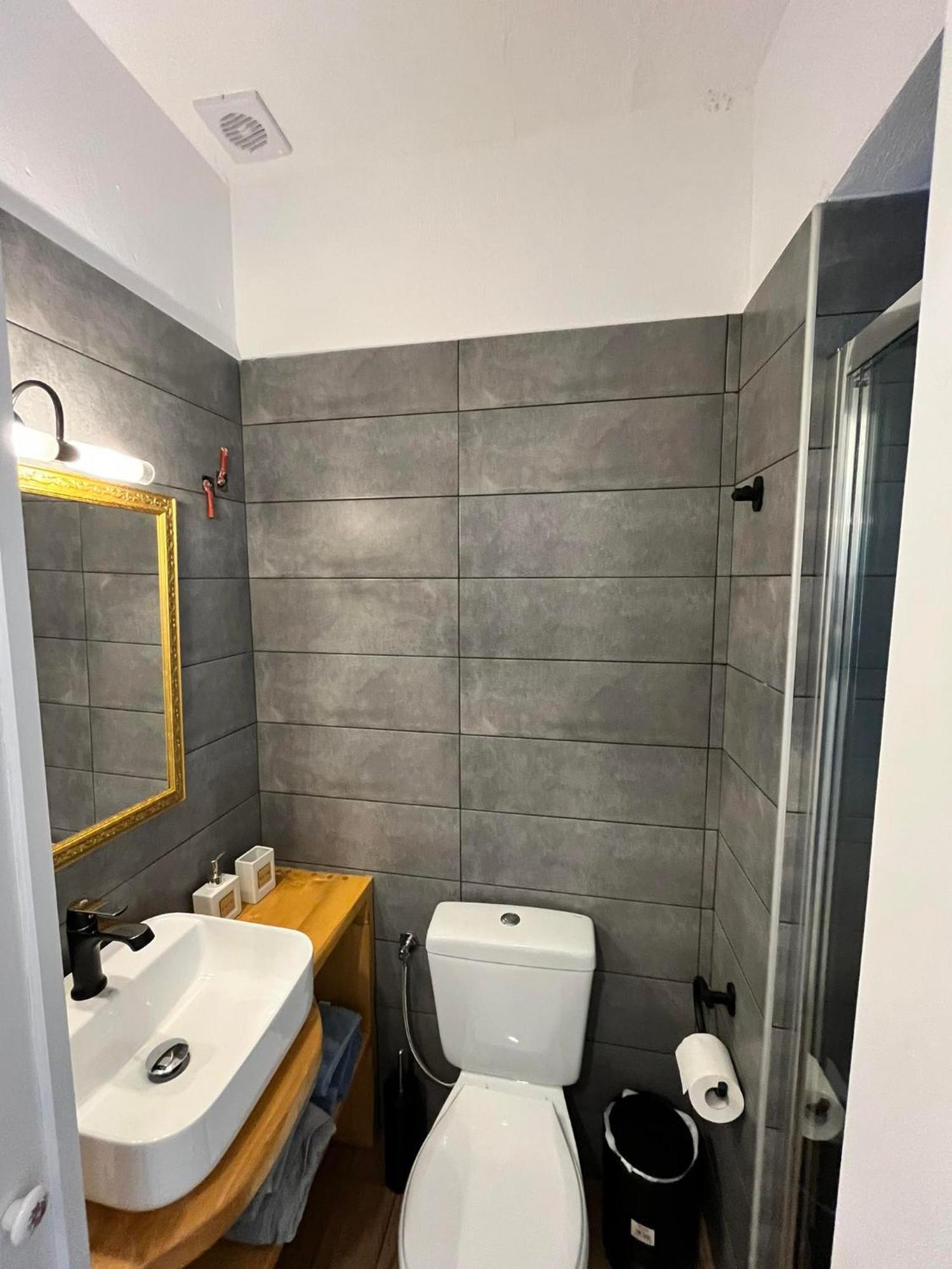 Notos Sea Front Apartment Glossa Habitación foto